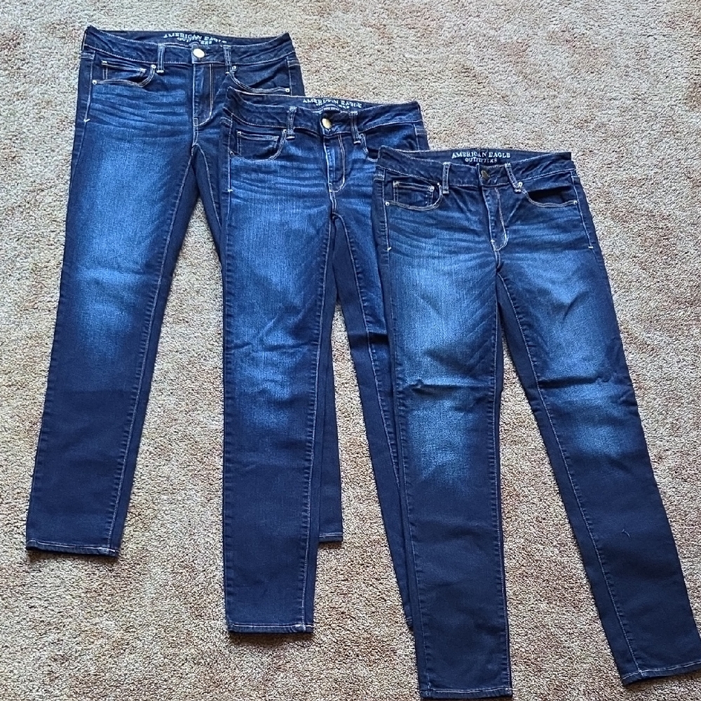 Great Deal!! Lot of 3. Like New!! American Eagle Size 6 Dark Wash Skinny Jeans